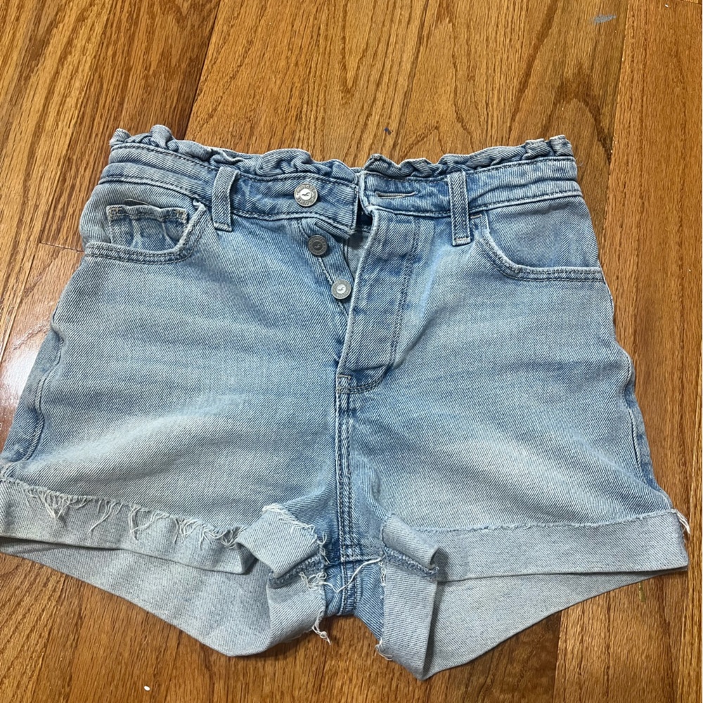 Blue Jean Hollister shorts, 4 buttons, ultra high-rise mom short 3” w25